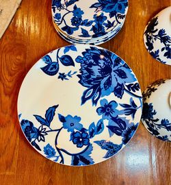 Royal Norfolk Blue Floral 16 pc
