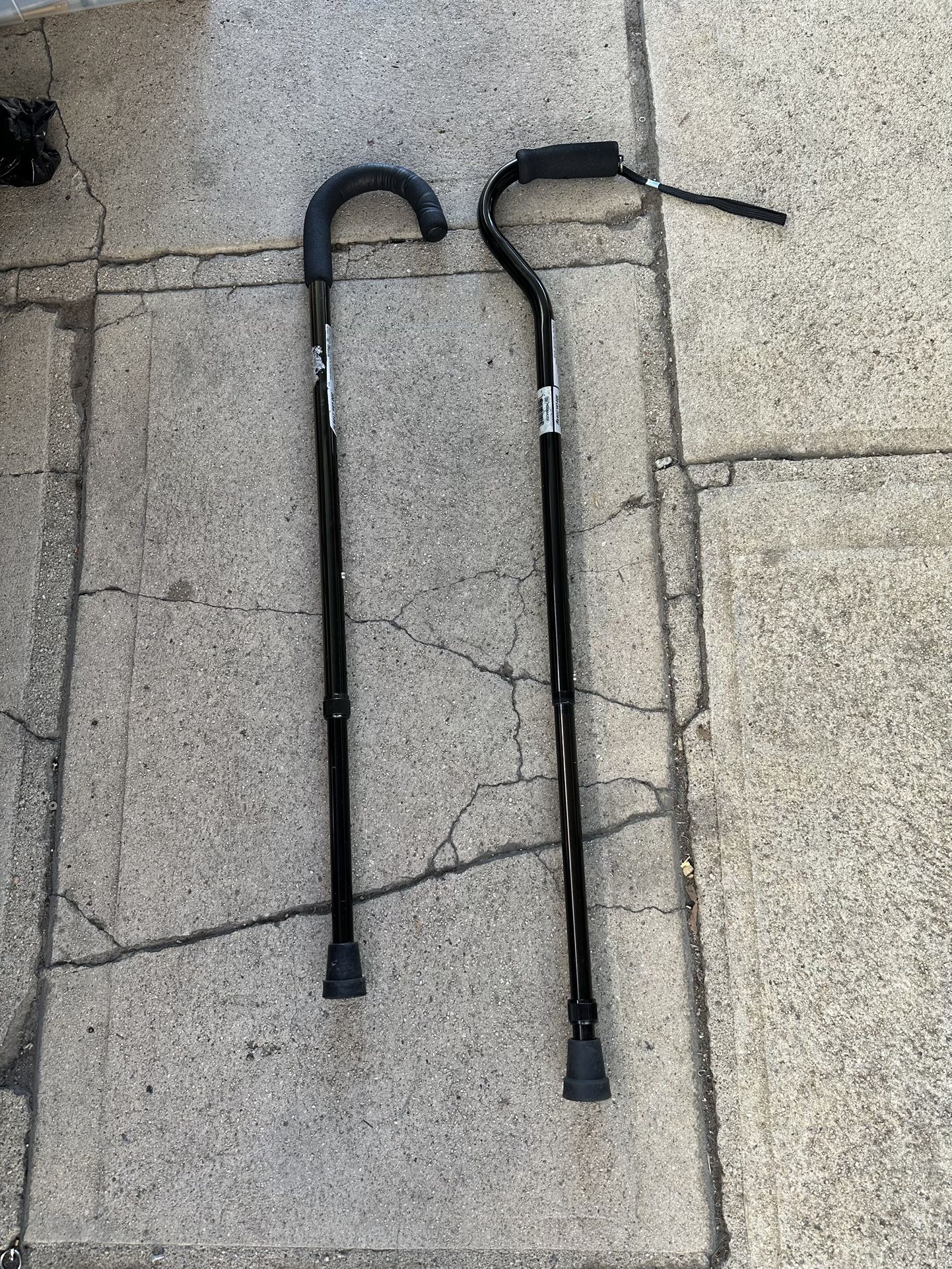 2  Aluminum Walking Canes In Excellent Condition  Adjustable  15,00  Each 