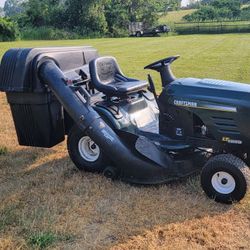 Craftsman LT1000 Hydrostatic Lawn Tractor for Sale in Ridgefield