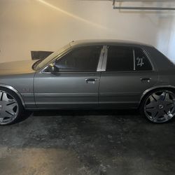 2000 Crown Vic !!