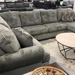 Ashley jinllingsly sectional deals