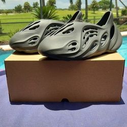 Yeezy Foam Runner Onyx Size 10