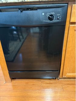 GE Built-In Dishwasher – Excellent Working Condition