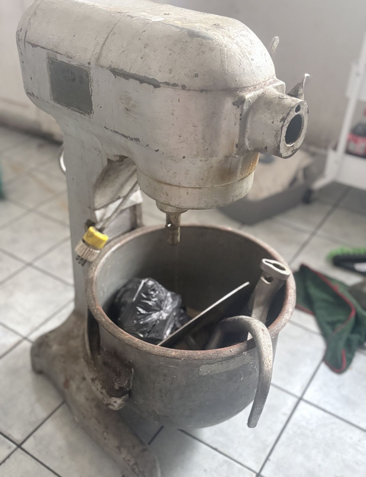 Commercial dough mixer
