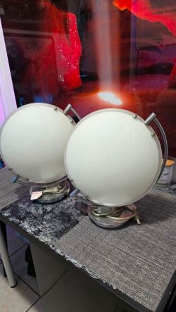El dorado Pair of Globe Table Lamps with Chrome Base