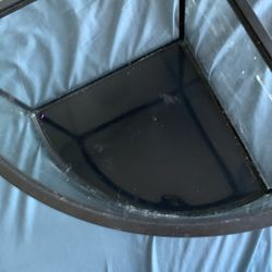 6 gallon corner fish tank in good condition 