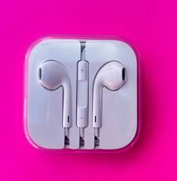 Authentic Apple earphones wired