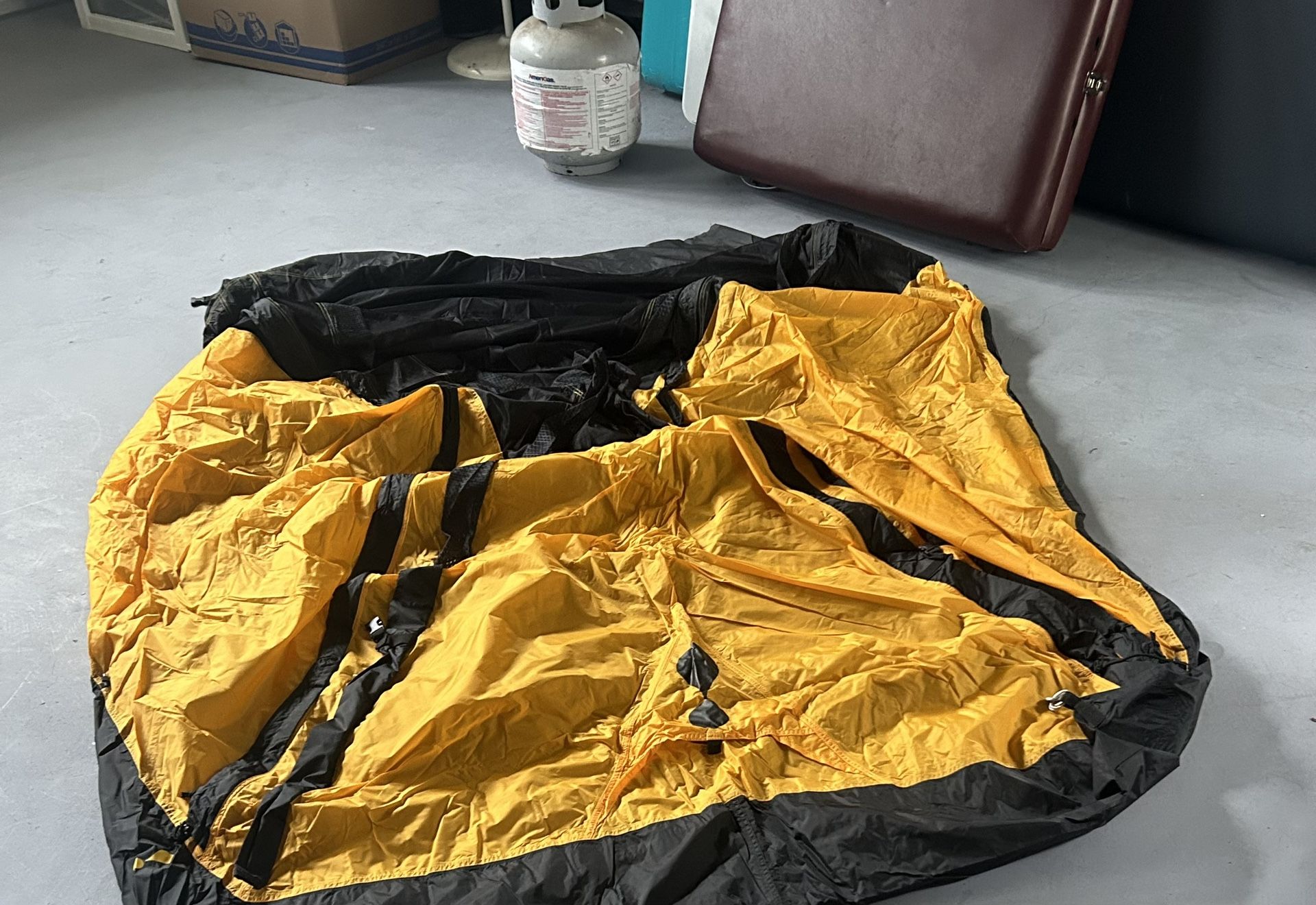 “PENDING PICK UP” 2-4 Person Tent Brand NEW