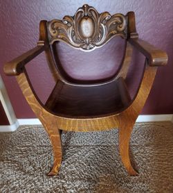 Early 20th Century Carved Antique Savonarola Tiger Oak Wood Arm Chair *Please Read All Description*
