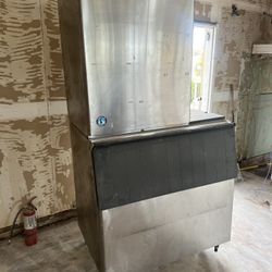 COMMERCIAL ICE MACHINE WITH BIN