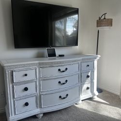 Beautiful Wood 9 Drawer Dresser - White