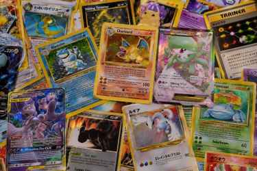 PokéDots - 50 Assorted Cards - Guaranteed Holo + EX - NO ENERGY BONUS CHASE