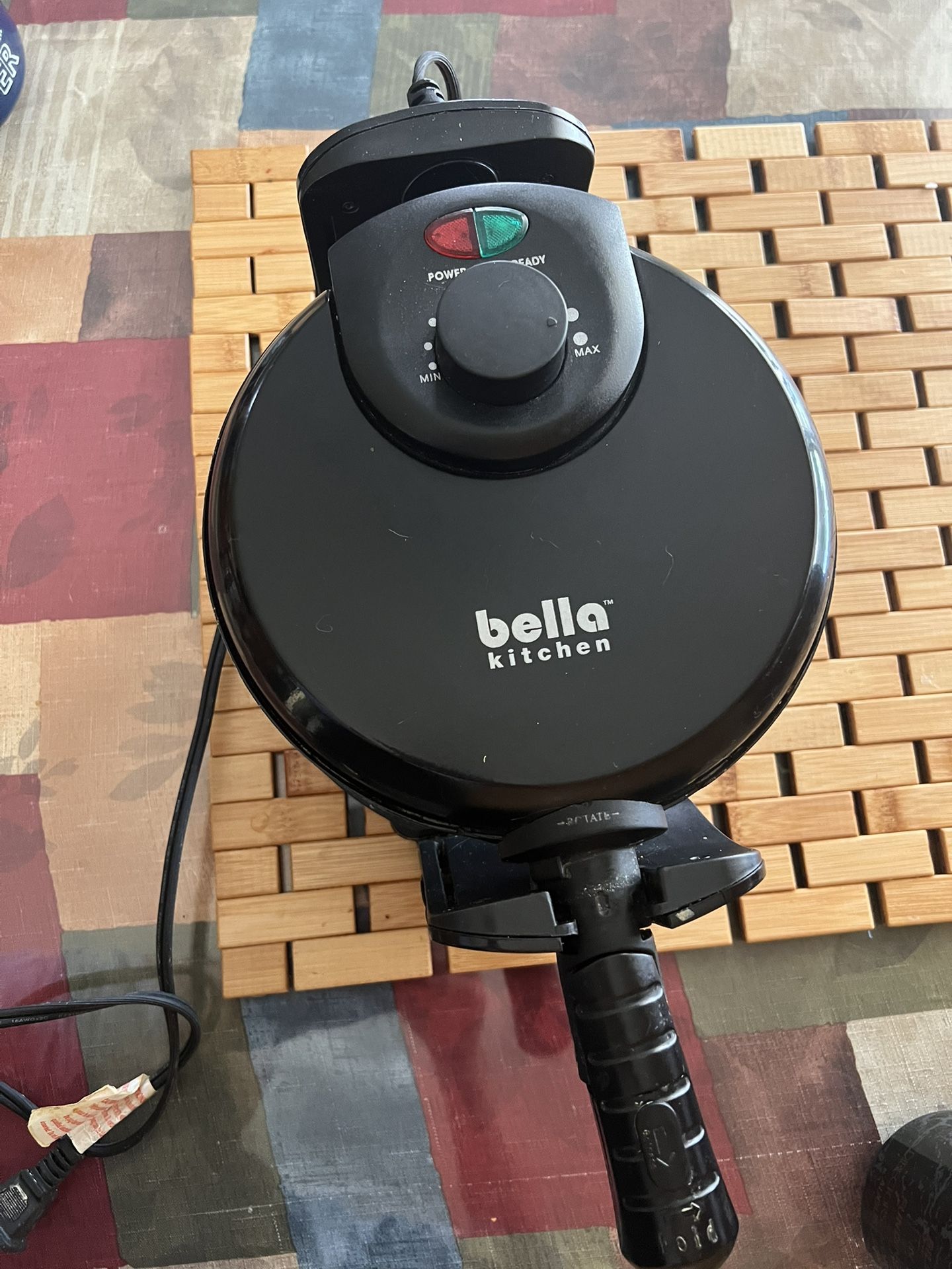 Bella Kitchen. Waffle Maker