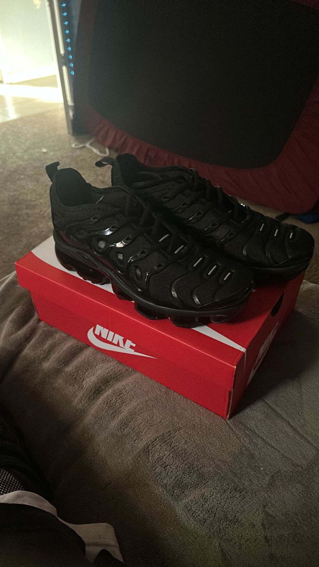 Black Vapor Maxes Size 7