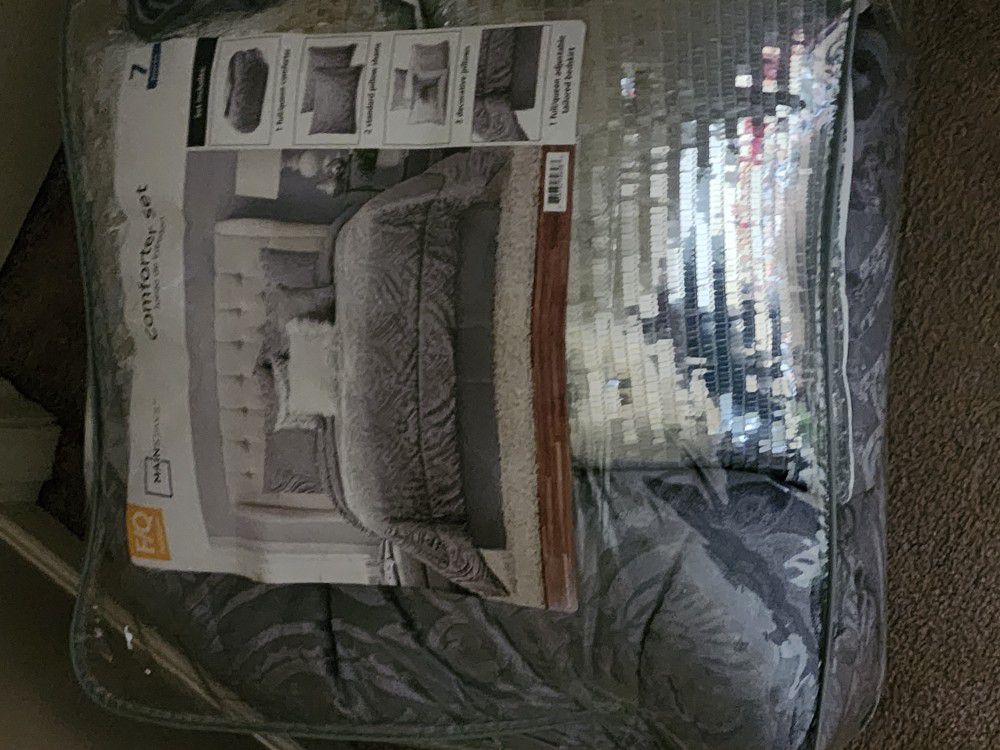 Brand new comforter set