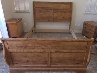 Queen bed and dresser with mirror