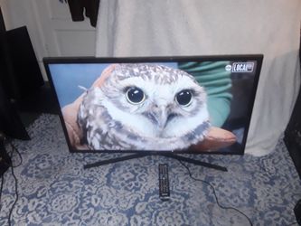 Samsung Smart TV 40" Inch Remote Control Included