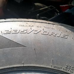 TIRES ALMOST NEW 235/70/R16 Times 2