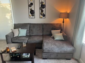 95'' 2 Piece Right Arm Facing Chaise Sectional Bob’s Furniture