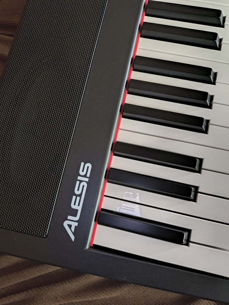 Piano. Alesis In. Good Condicion.