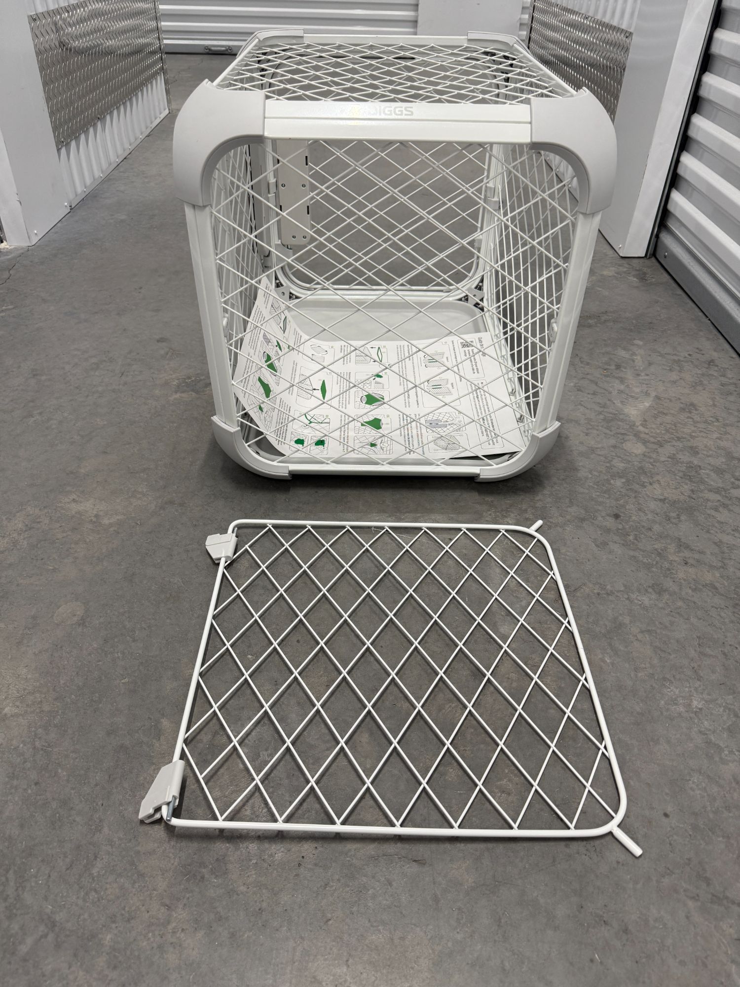 Diggs Evolv Small White Dog Crate Kennel 23 x 16 x 18 2 Door Adjustable Doors