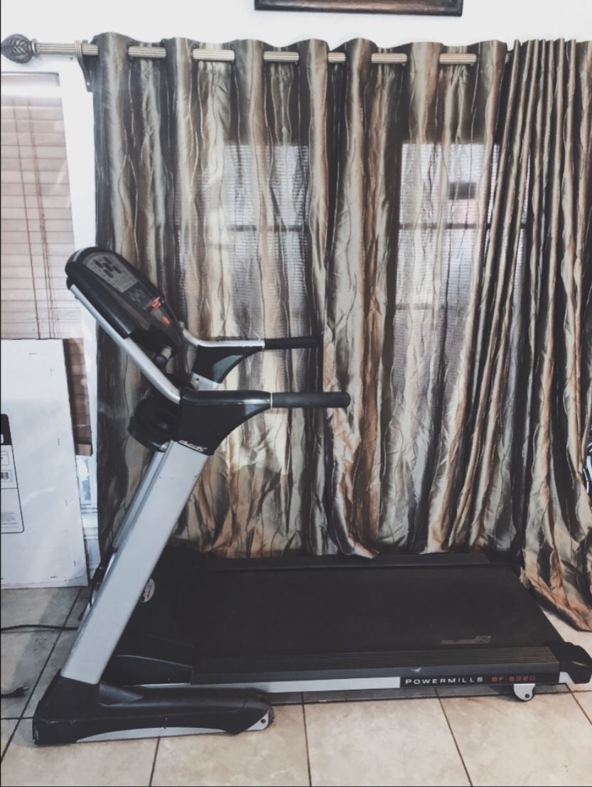 Bladez fitness powermills 6320/SportsArt 6320 Commercial Treadmill