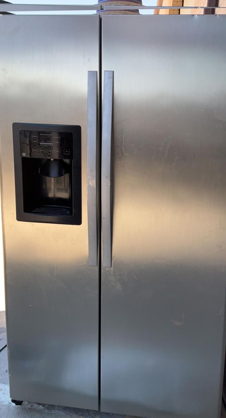GE Side-by-Side Stainless Steel Refrigerator Fridge