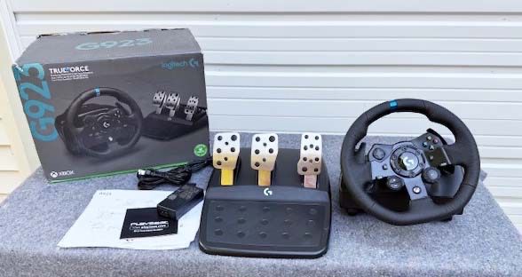 New, Logitech G923 Racing Wheel and Pedals for Xbox Series X|S,Xbox One and PC featuring TRUEFORCE up to 1000 Hz Force Feedback - Black
