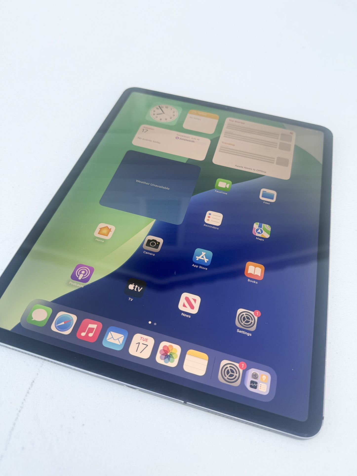 Apple IPad Pro 12.9 Inch 128GB WiFi/cellular Unlocked