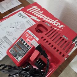 Milwaukee M18 M12 Charger 