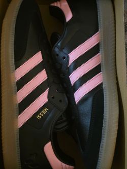 Brand new Adidas limited edition black/pink Messi