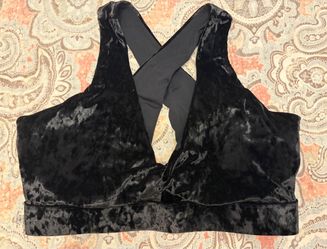 Fabletics Oasis Black Crushed Velour Twist Sports Bra 2X