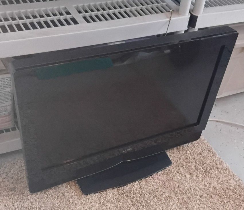 VIZIO VW32L
HDTV40A High Definition LCD Television