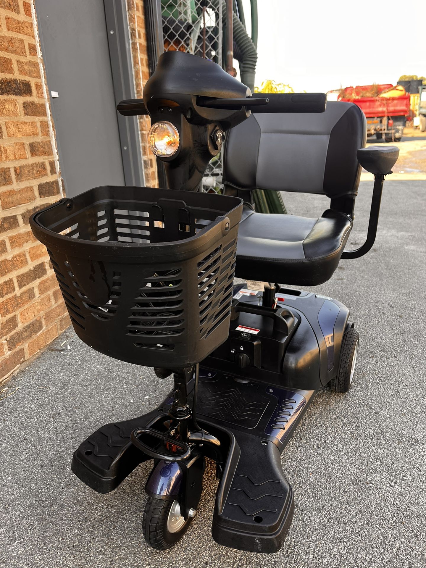 Local Delivery Available! Heavy duty, transportable mobility scooter