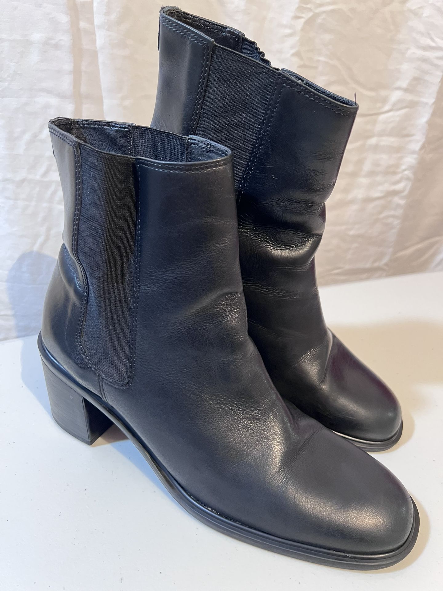 Hillard and Hanson leather black boots made in Brazil size 9 1/2 women