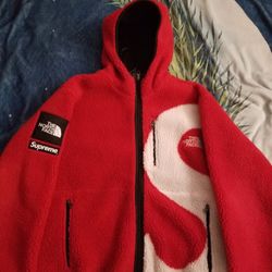 Red Supreme S logo  North Face fleece