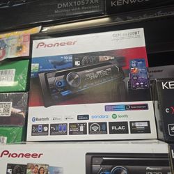 Pioneer Pioneer DEH-S4220BT Single-Din Bluetooth CD Receiver with USB/AUX Inputs, Pioneer Smart Sync, and Hands-Free Calling for Enhanced in-Car Audio