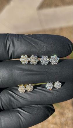 VVS1 Moissanite Cluster Honeycomb Flower Earrings