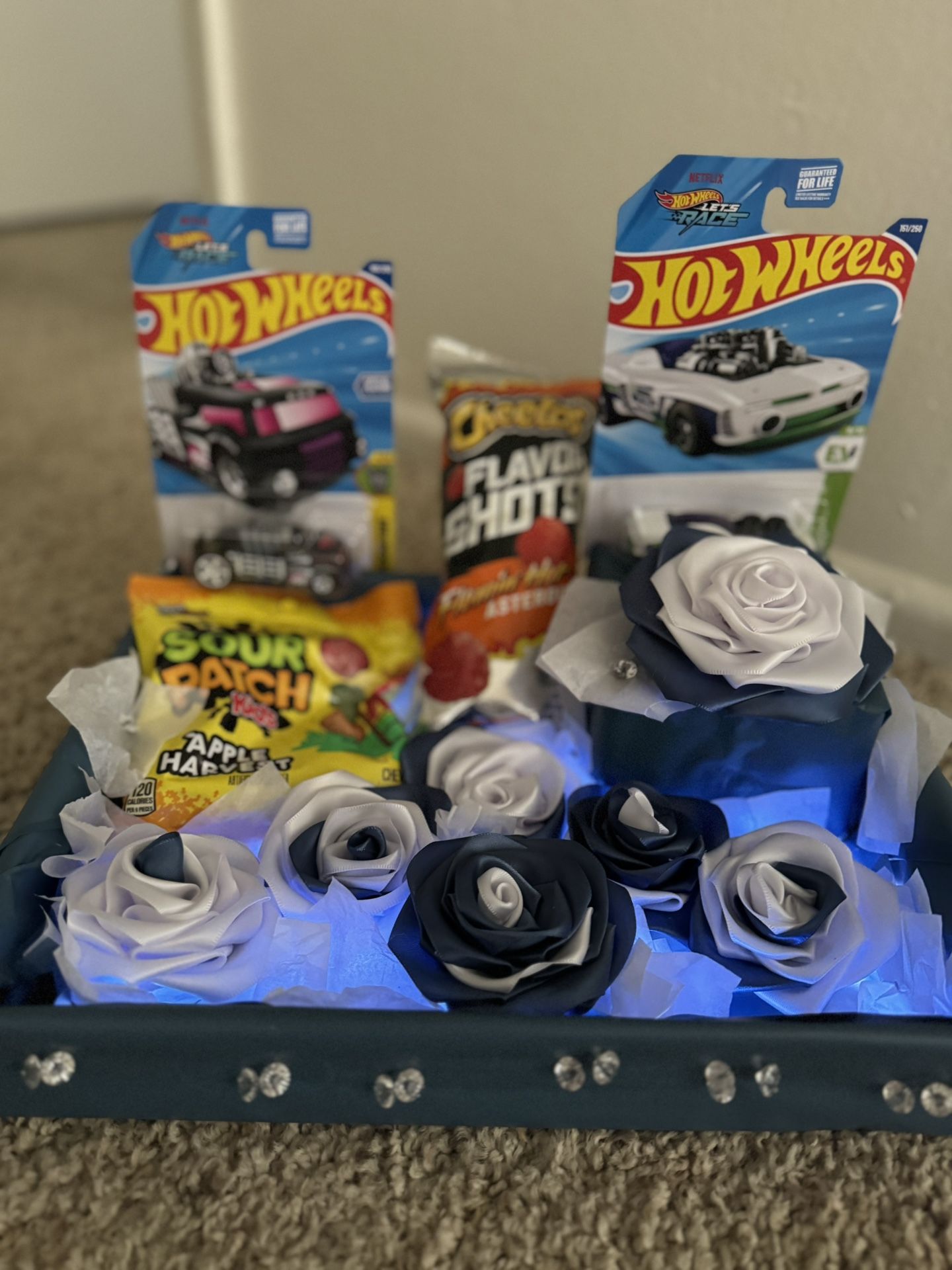 Caja De Regalo Con Rosas Eternas Y Chucheria