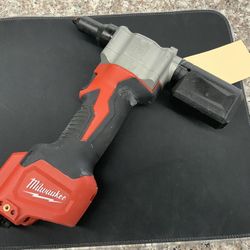 Milwaukee 12v Rivet Tool 