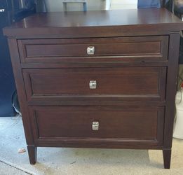 Ligna Furniture Nightstand/Chest 3 drawers