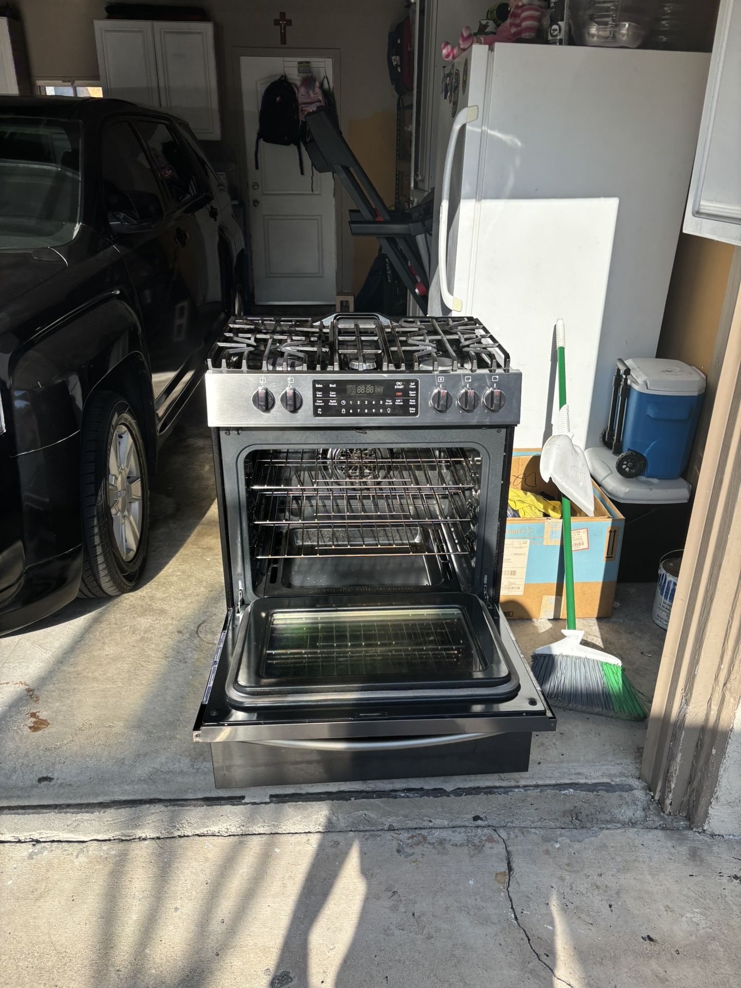 Used Fridgaire 30 Inch Slide In Gas Stove
