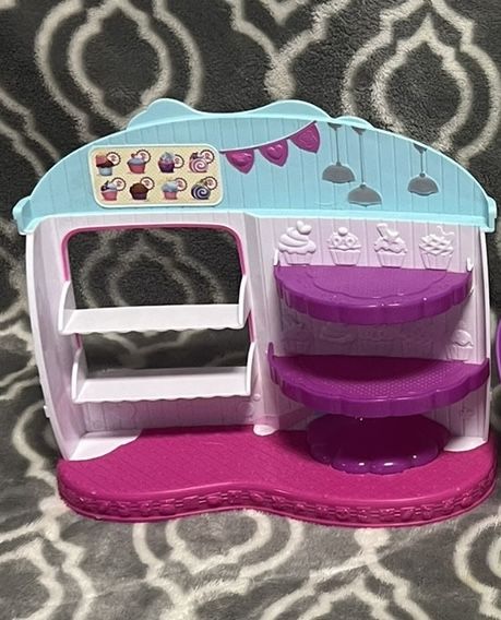 Shopkins Play Set And Shopkins