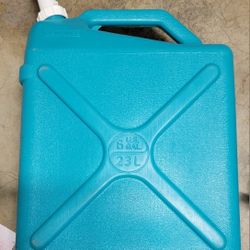 Reliance water storage container
