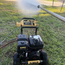 Lawn Mower/pressure Washer Dewalt 4000PSI Excellent Condition Working Great 