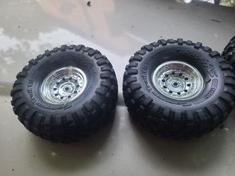 Traxxas TRX4 79 Bronco stock tires and rims