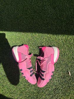 Addidas basketball shoe