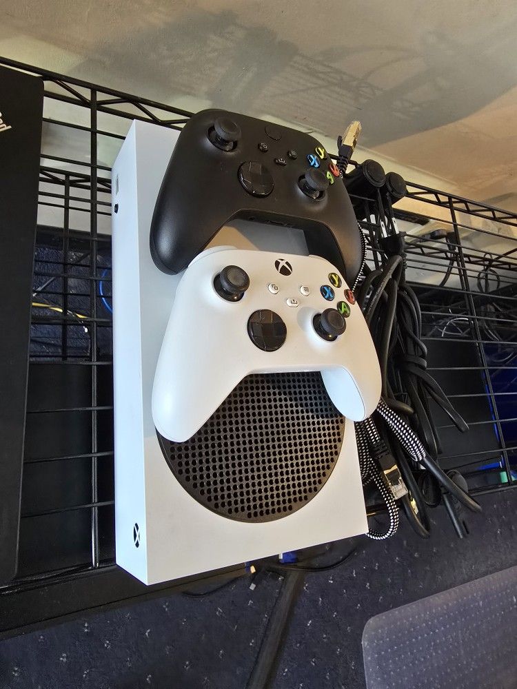 Xbox Series S 512GB for sale.