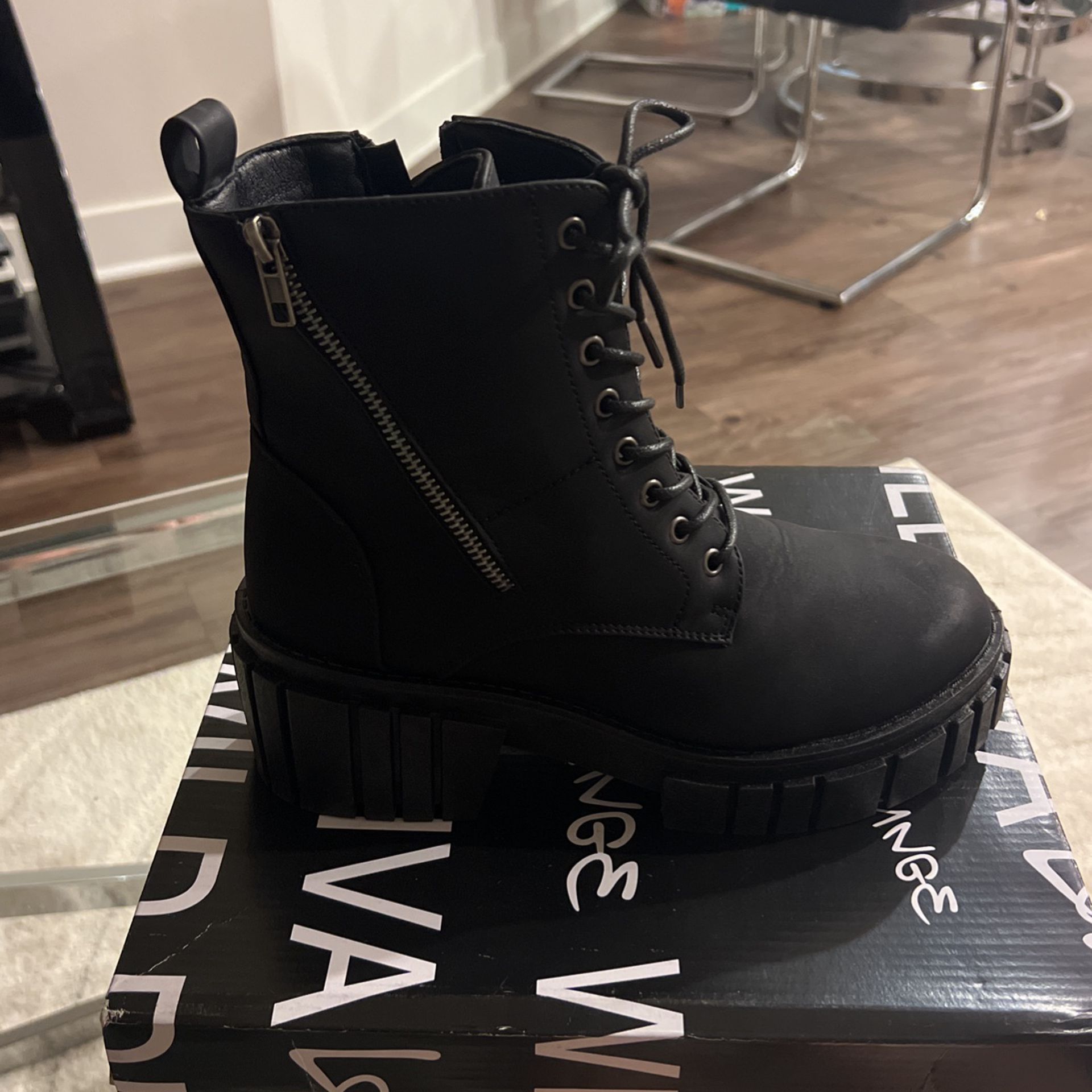 Heeled combat boots - black