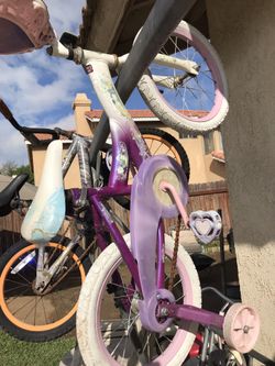 Lil Girl Bike with training wheels